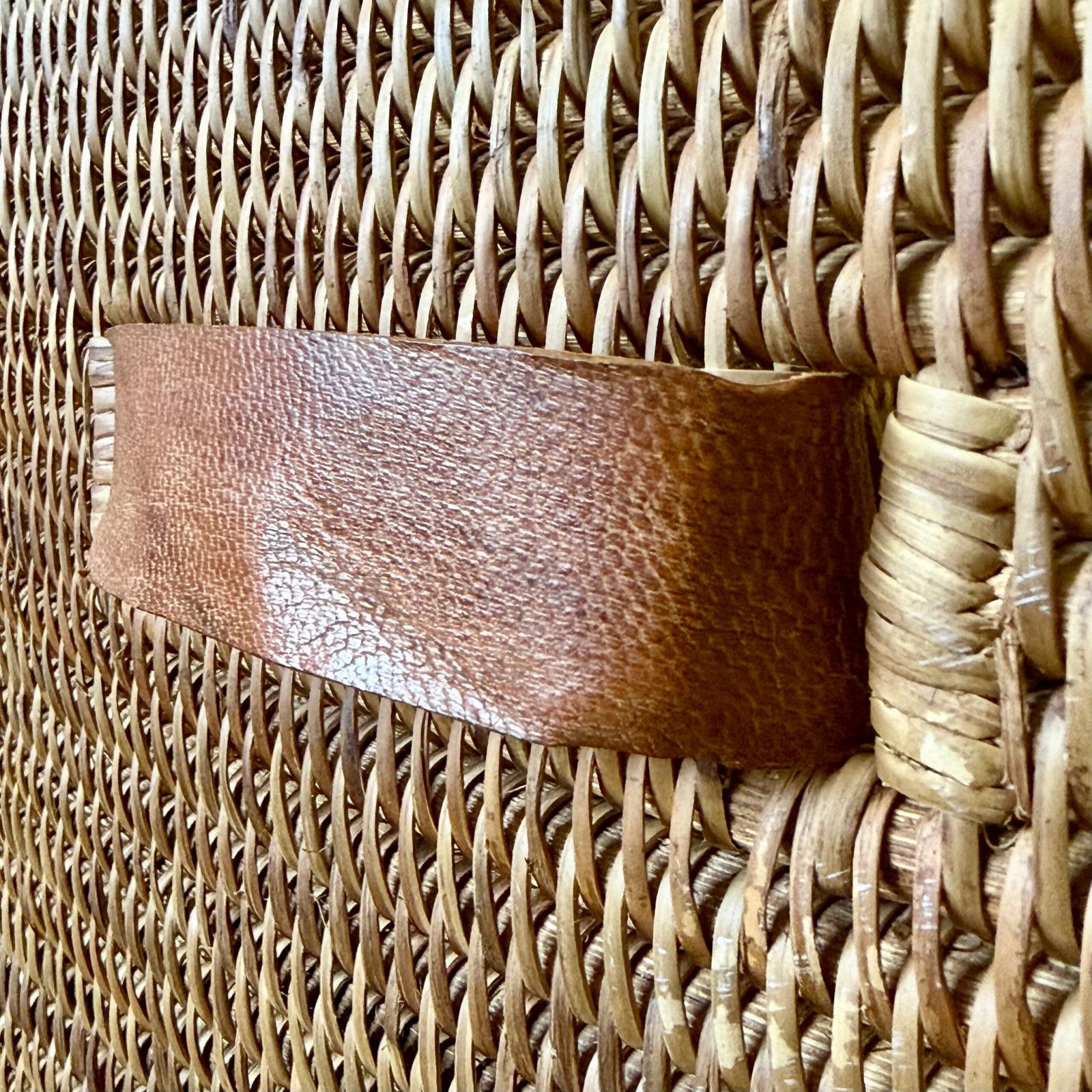 11.jpg Large Weave baseket with leather handle - Image 3