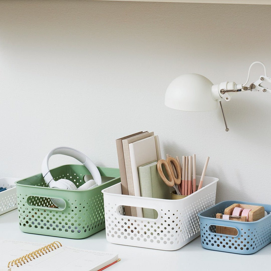 SmartStoreEssenceDeskTopsign_fullHD.jpg SmartStore? Essence Medium Storage Basket, 5.6 L
