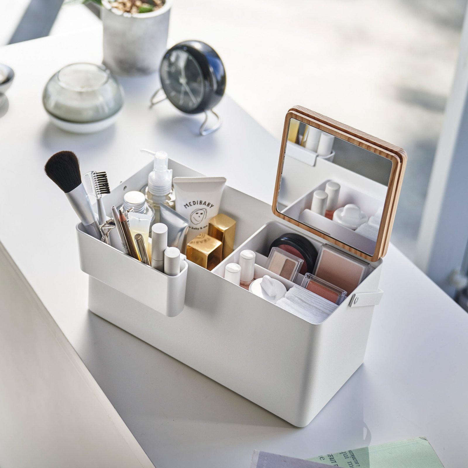 pic_10062_1_62b4390f78c39.jpg Makeup Box - Image 4